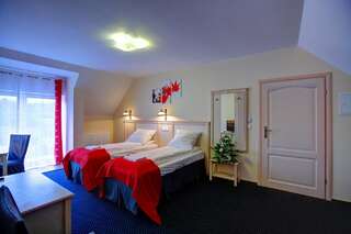 Курортные отели Osada Danków Миломлын Улучшенный двухместный номер с 1 кроватью или 2 отдельными кроватями-1