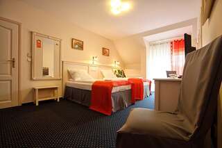 Курортные отели Osada Danków Миломлын Улучшенный двухместный номер с 1 кроватью или 2 отдельными кроватями и видом на сад-2